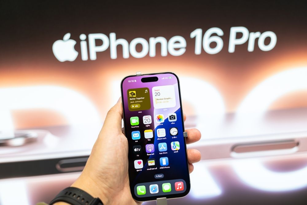 Should You Upgrade to iPhone 16, and Best Credit Cards to Use